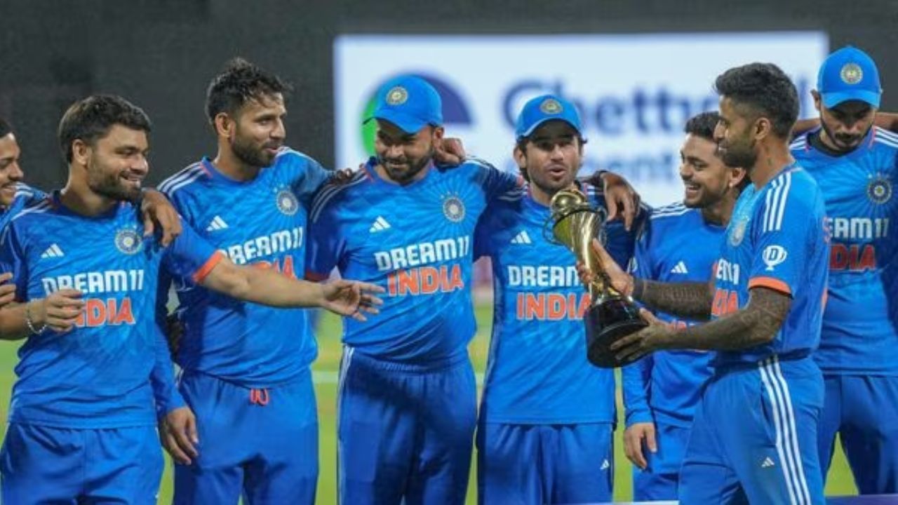 ঠিক তেমনই দেশের জার্সিতে যাত্রা শুরু করেছেন বহু নতুন মুখ। সব ফর্ম্যাটেই উঠে এসেছেন নতুন মুখরা।(ছবি:সোশ্যাল মিডিয়া)