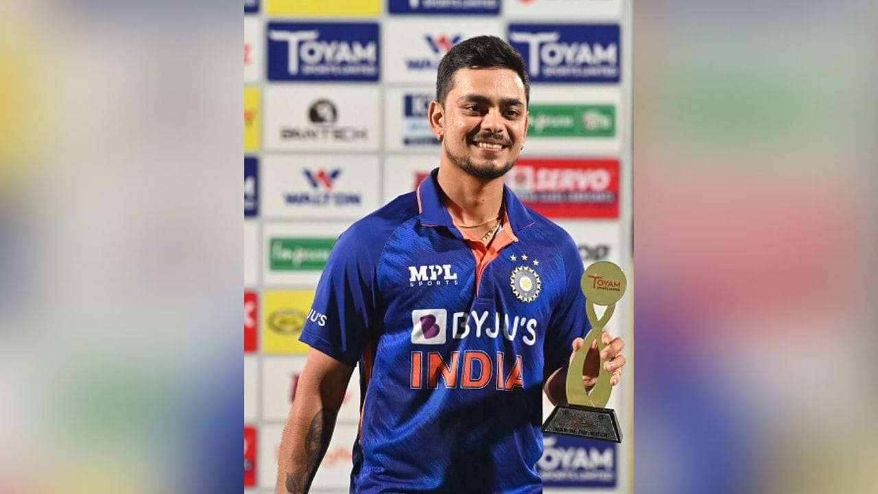  বাংলাদেশের বিরুদ্ধে সে দিন এক কথায় জ্বলে উঠেছিলেন ঈশান। শেষে ৩৬ তম ওভারে তাসকিন আহমেদের বলে, লিটন দাসের হাতে ধরা দেন তিনি। (ছবি:X)