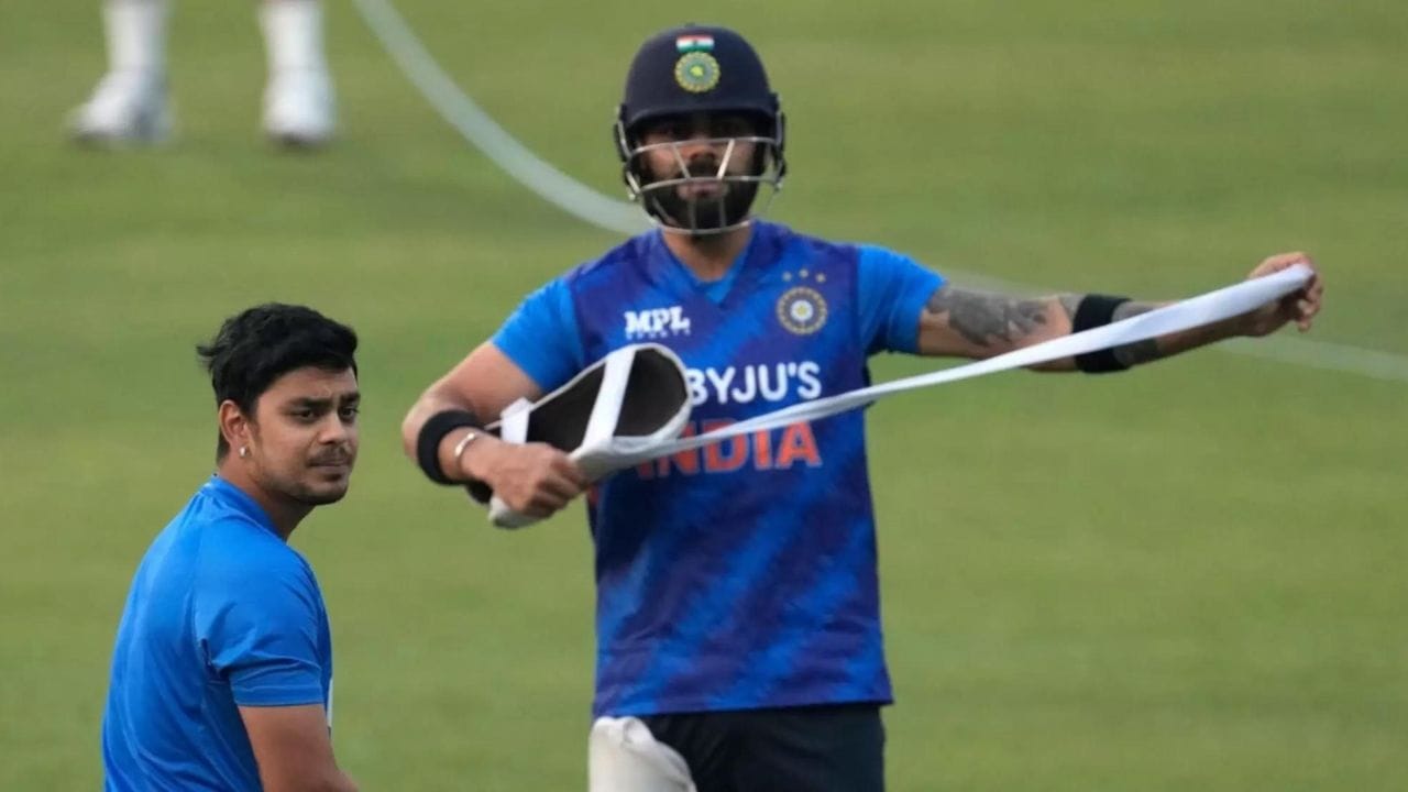 সব মিলিয়ে সে দিন টাইগারদের বিরুদ্ধে ৪০৯ রান করেছিল ভারত। উইকেট হারিয়েছিল ৮ টি। ২২৭ রানের ব্যবধানে বাংলাদেশকে হারায় ভারত। ম্যাচ সেরার পুরস্কার জিতে নেন ঈশানই। (ছবি:X)