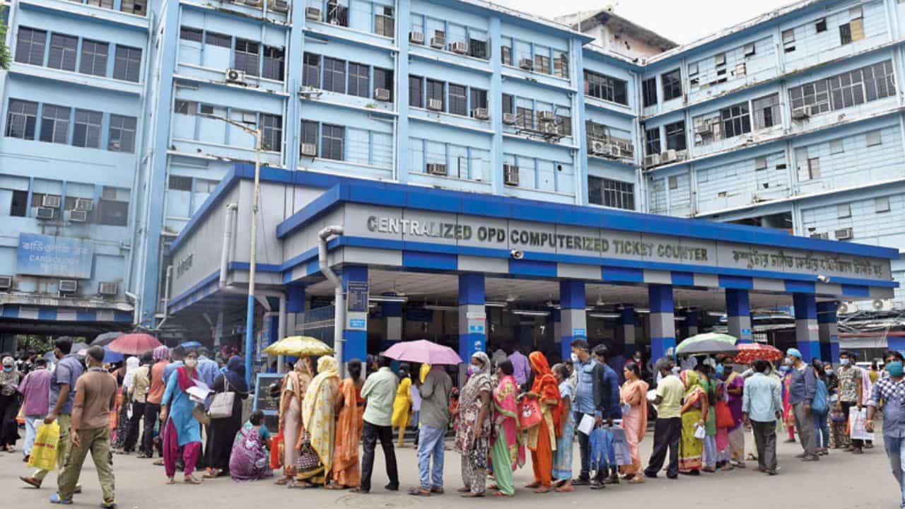 Free Treatment Kolkata: সরকারি কর্মীদের জন্য সুখবর, চিকিৎসার খরচ নিয়ে বড় ঘোষণা নবান্নের
