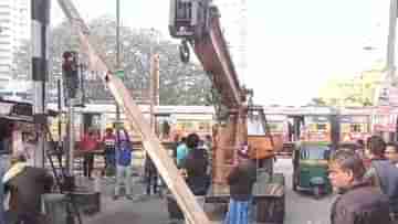 Sodepur Rail Station: চরম বিপত্তি সোদপুর স্টেশনে, লরির ধাক্কায় ভাঙল রেলের হাইট গেট