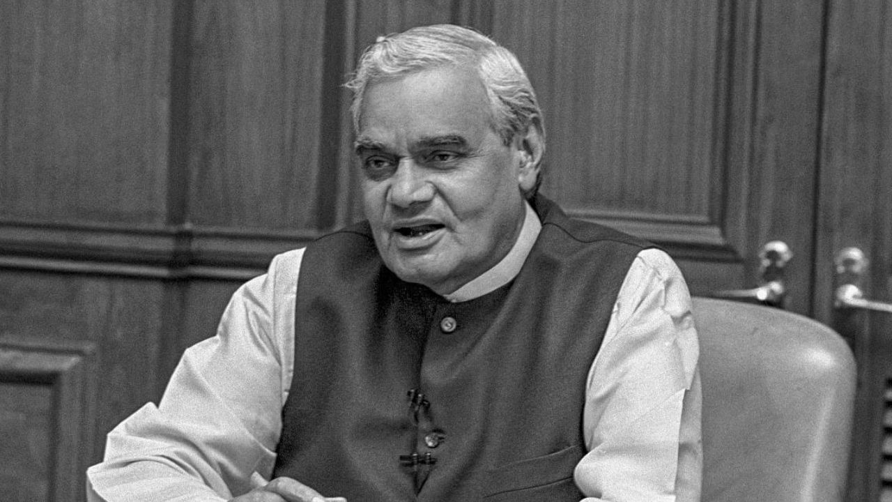 Atal Bihari Vajpayee: অটল বিহারী বাজপেয়ী কত সম্পত্তি রেখে গিয়েছেন? বর্তমানে তার মূল্য কত জানেন?