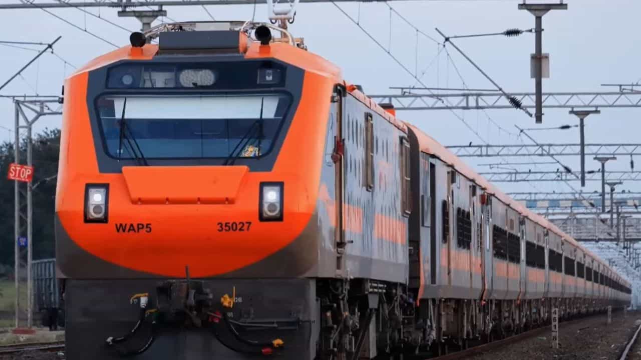 Amrit Bharat Express fares: চড়তে গেলে খসবে ভালই, সামনে এল অমৃত ভারত এক্সপ্রেসের ভাড়া Amrit Bharat Express fares: চড়তে গেলে খসবে ভালই, সামনে এল অমৃত ভারত এক্সপ্রেসের ভাড়া
