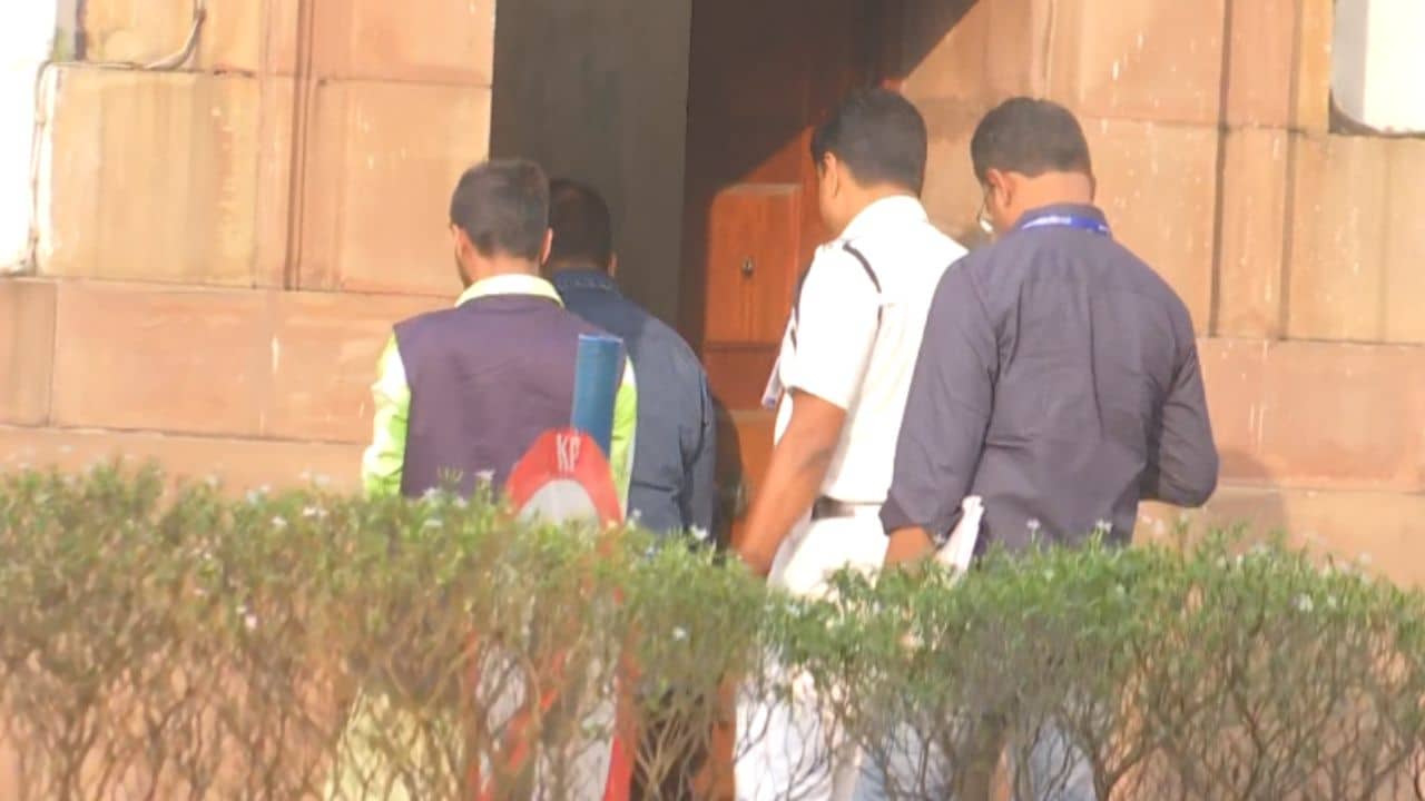 WB Assembly: ছুটির দিনেও বিধানসভায় পুলিশ, জাতীয় সঙ্গীত অবমাননা মামলায় তদন্ত জোরদার