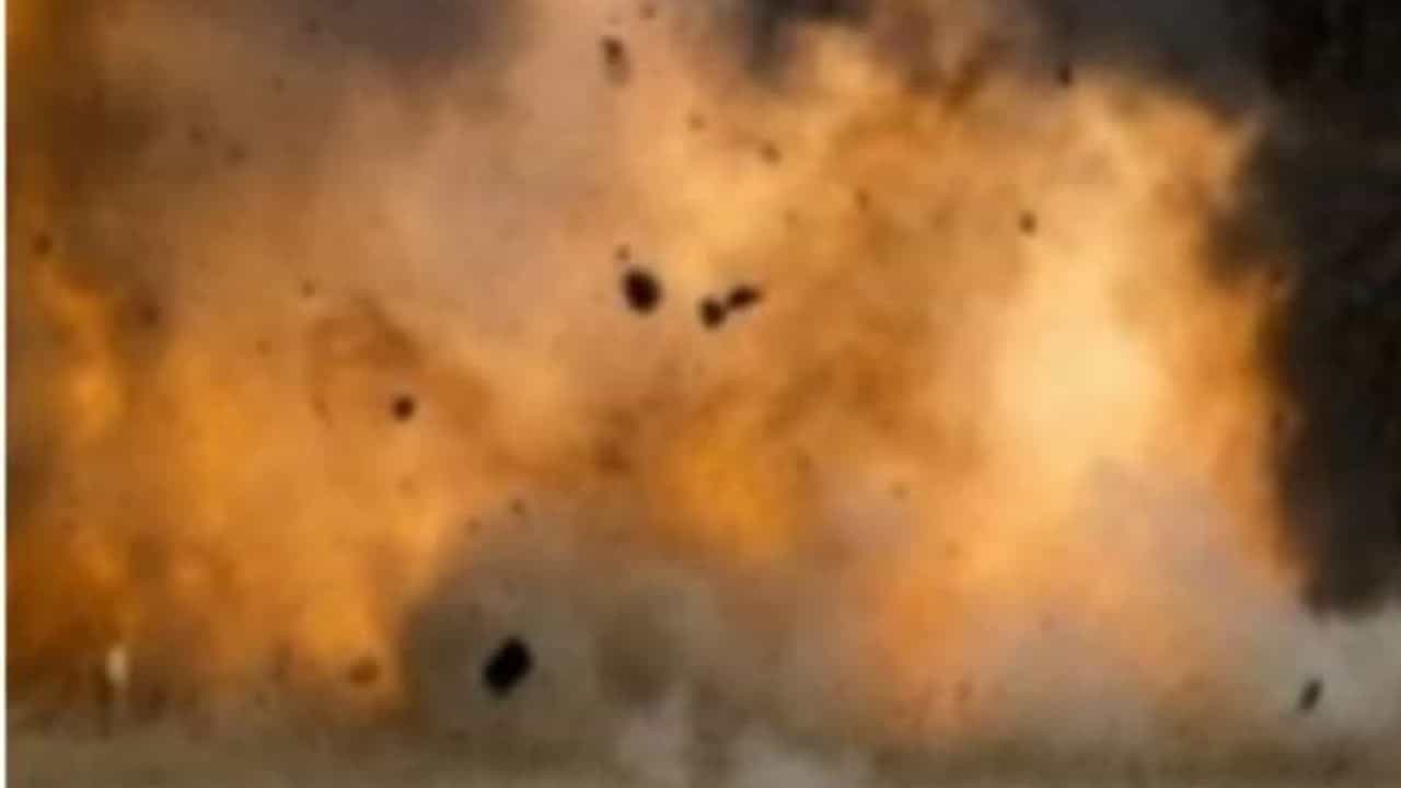 IED Blast: জঙ্গলে টহলদারির সময় আইইডি বিস্ফোরণ, আহত জওয়ান IED Blast: জঙ্গলে টহলদারির সময় আইইডি বিস্ফোরণ, আহত জওয়ান