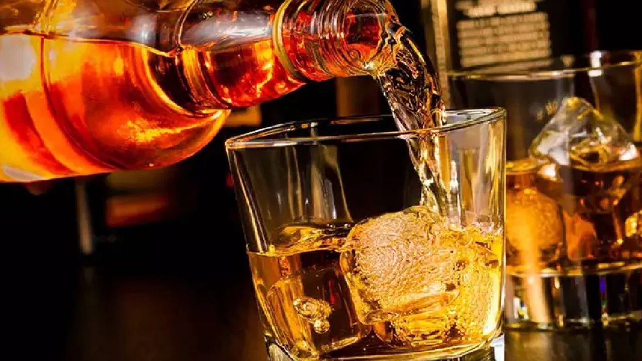 Coca cola's whisky: বাজারে এল Coca Cola-র মদ , কোন শহরে কত দাম জানুন