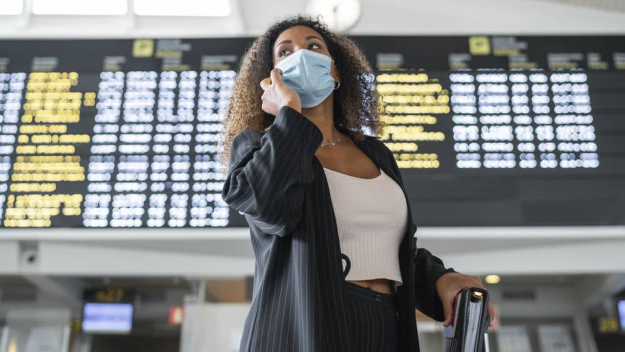 Mask mandatory in airport: ফের বাড়ছে করোনা, জারি হল নয়া বিধি