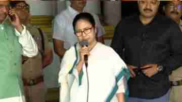 Mamata Banerjee at Rajbhawan: মুখ্যমন্ত্রীকে মিষ্টি উপহার রাজ্যপালের, ঘণ্টাখানেকের বৈঠক শেষে রাজভবন থেকে বেরিয়ে কী বললেন মমতা?