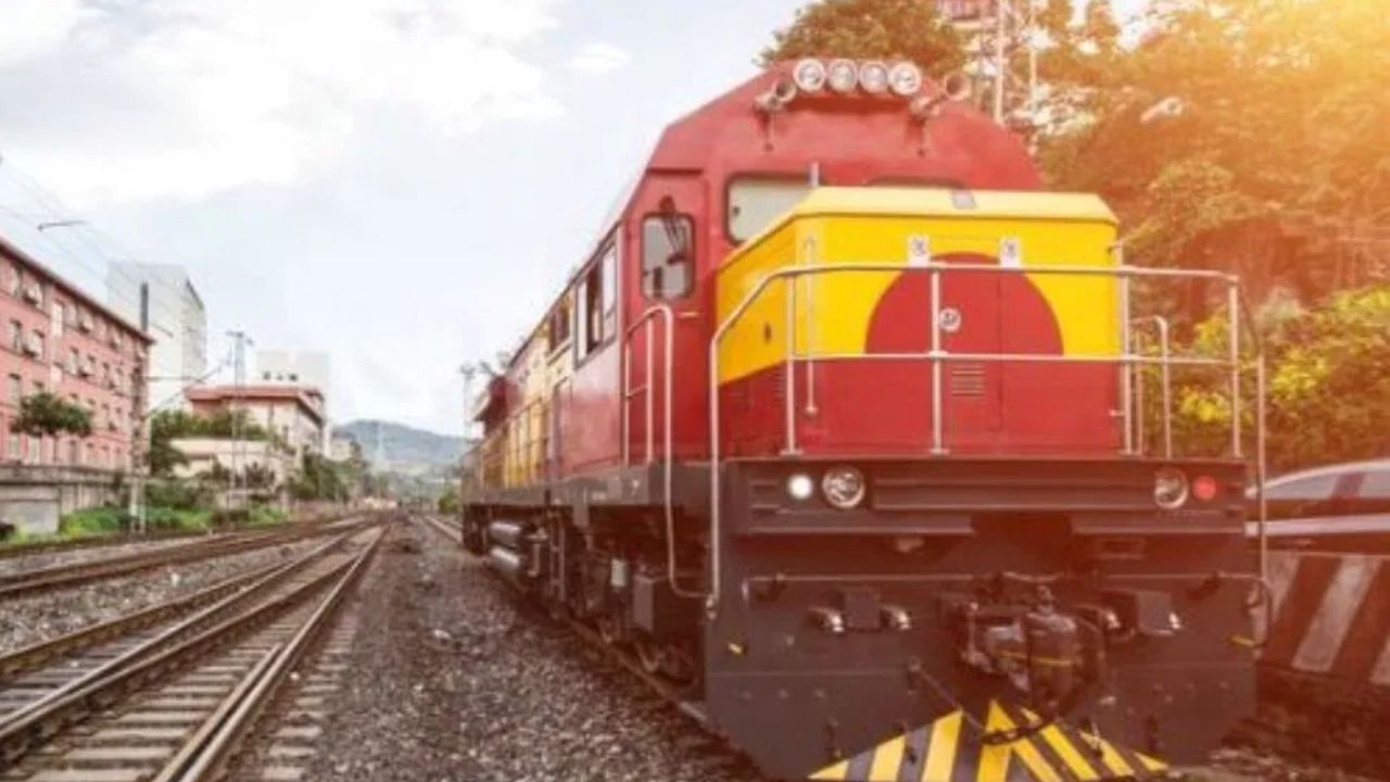 Rail Alert: রেলযাত্রীরা সাবধান! এই ৪টি ভুল করলে হতে পারে জেল