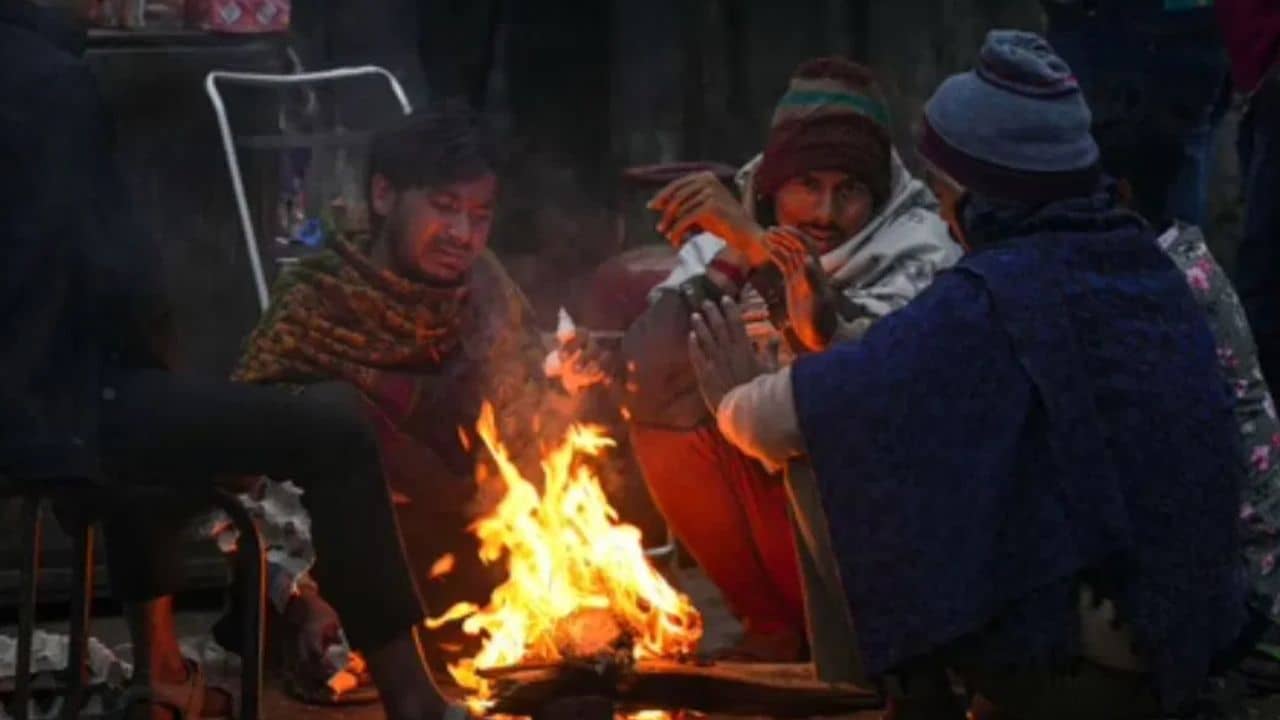 Winter in Bengal: রেকর্ড ঠান্ডা কলকাতায়, শীতলতম রবি বাংলায়, শীঘ্রই ১৫ ডিগ্রির নীচে নামবে পারা