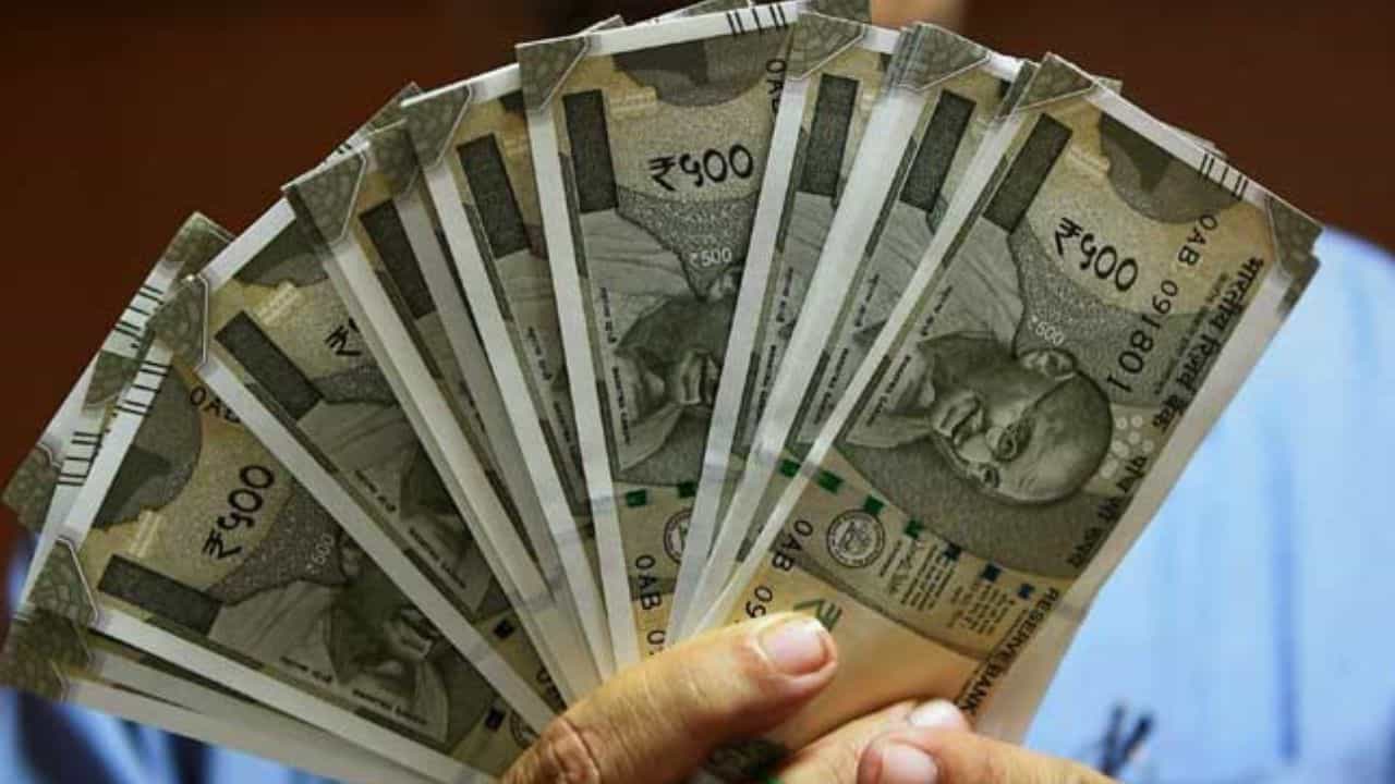 Fixed Deposit: ৫ বছরের জন্য FD করে যদি এক বছরেই ভেঙে নেন? কত টাকা ক্ষতি হবে আপনার? Fixed Deposit: ৫ বছরের জন্য FD করে যদি এক বছরেই ভেঙে নেন? কত টাকা ক্ষতি হবে আপনার?