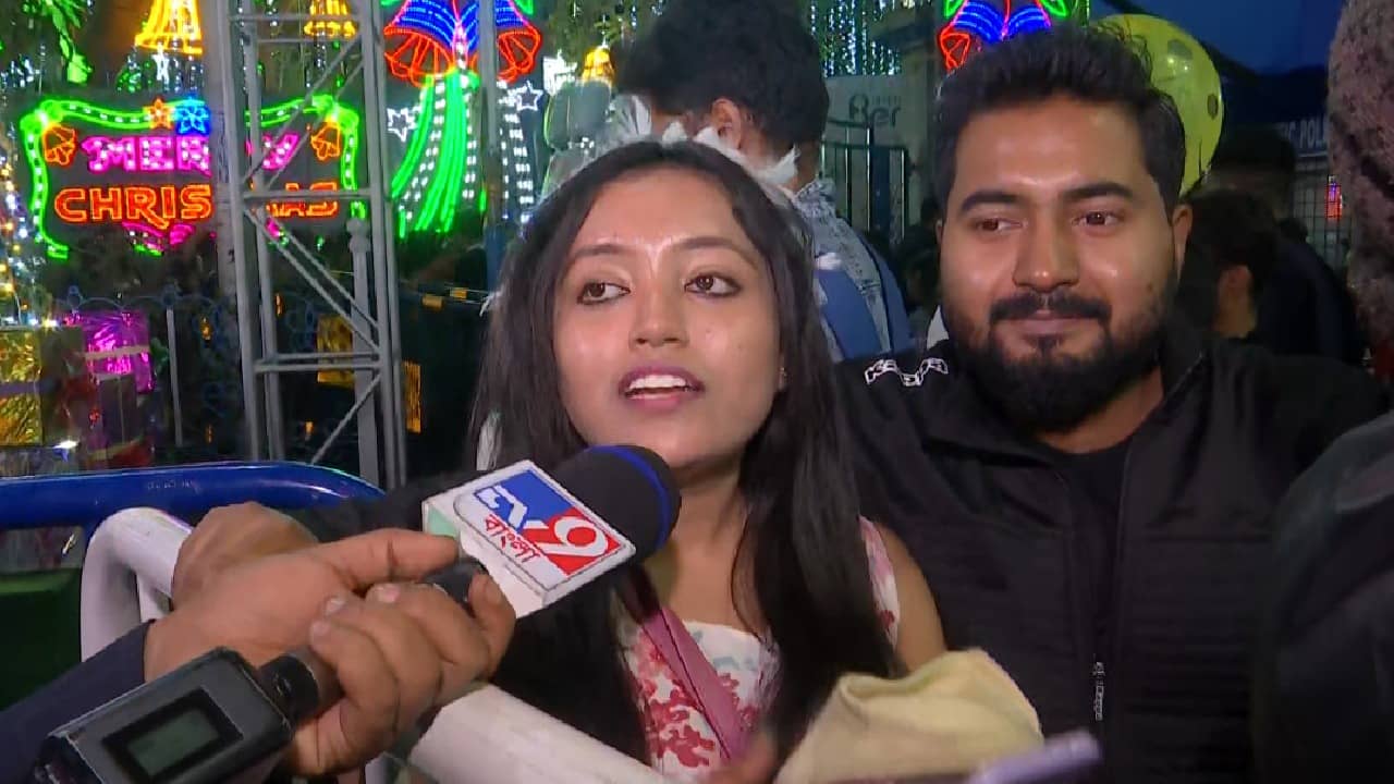 Festive Mood: আলোতে মাখামাখি পার্ক স্ট্রিট, জনজোয়ারে ভাসছে শহর