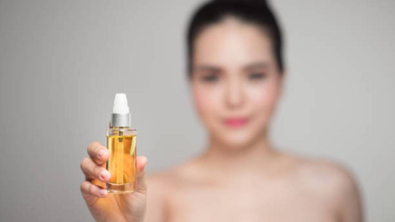 Oil for Skin & Hair: সমস্যা হাজারো সমাধান একটাই, এই ৫ তেল বেছে নিন চুল ও ত্বকের দেখভালে