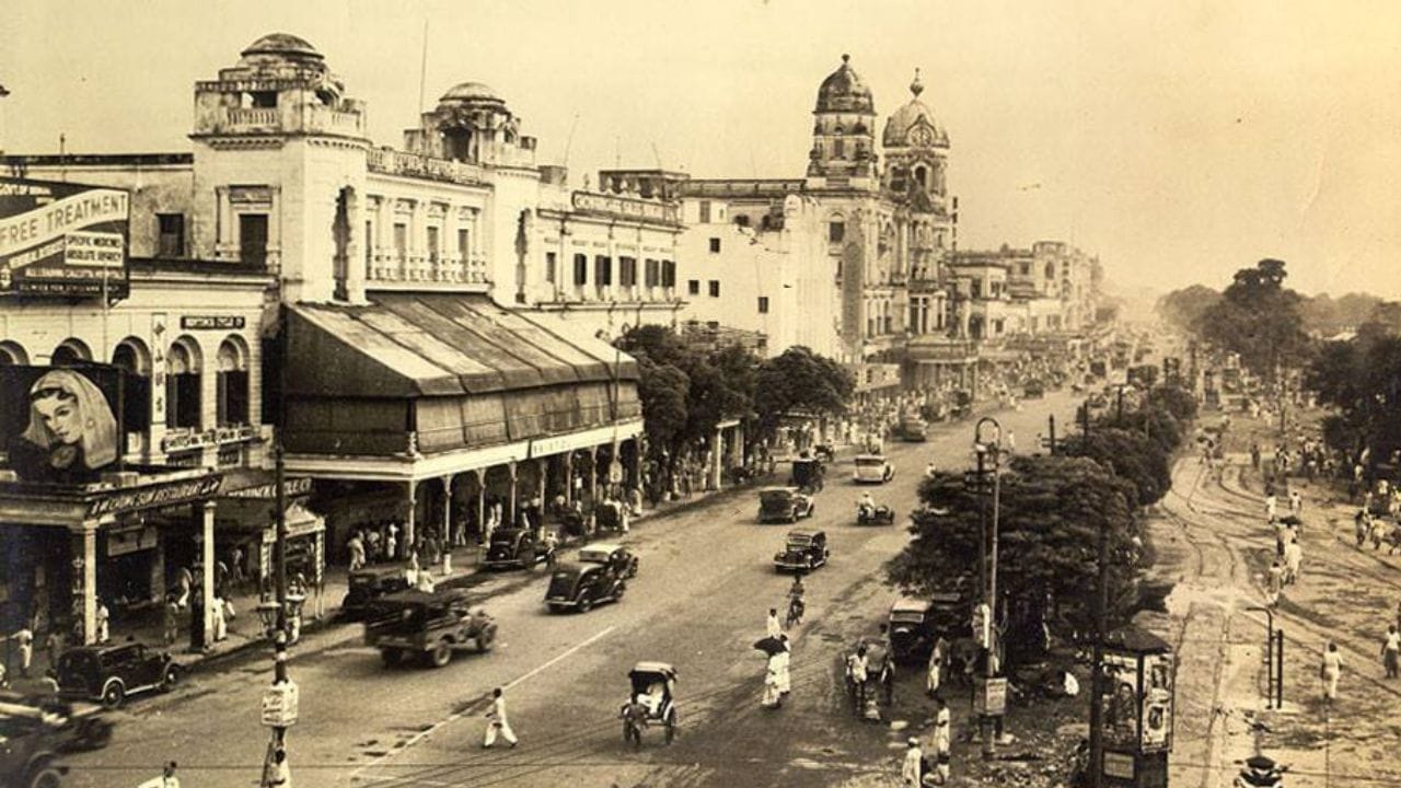 ইতিহাস বলছে, পার্কস্ট্রিটের উপর ছিল গভর্নর ভ্যানসিটার্টের নিবাস। পুরনো আমলের বাড়ির ধাঁচে তৈরি বাংলোর পাশেই ছিল পাঁচিল ঘেরা এক বিশাল বাগান। এই বাগানের মালিক ছিলেন উইলিয়াম ফ্র্যাঙ্কল্যান্ড নামে এক সাহেব। বাগান লাগোয়া ঐতিহ্যপূর্ণ বাড়িটির মালিক গভর্নর হেনরি থাকলেও বেশি বছর থাকতে পারেননি। কারণ নবাব সিরাজদৌল্লার কলকাতা আক্রমণের সময় প্রাণ বাঁচাতে পরিবারকে ফেলে পালিয়ে যান তিনি।