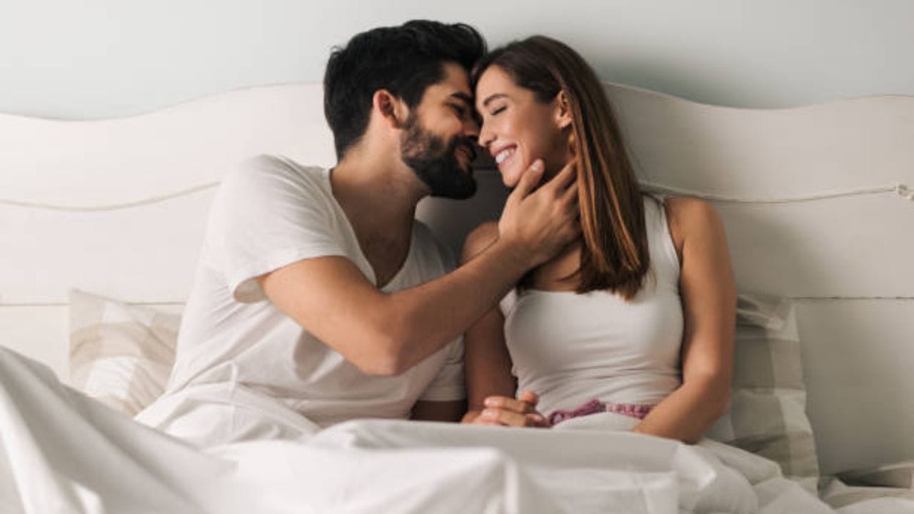 সন্তান প্রসবের দু'সপ্তাহের মধ্যে আপনি যদি যৌনতায় মেতে ওঠেন, এতে অতিরিক্ত রক্তপাত ও জরায়ুতে সংক্রমণের ঝুঁকি বেড়ে যায়। কমপক্ষে চার সপ্তাহ আপনাকে অপেক্ষা করতেই হবে। 