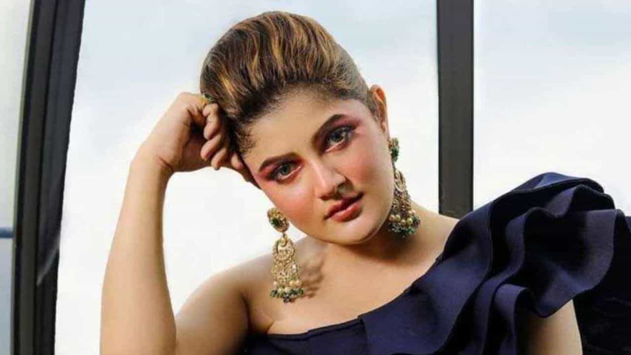 এত লুকিয়েও লাভ হল না, ফাঁস হয়ে গেল শ্রাবন্তীর অদেখা ভিডিয়ো! এত লুকিয়েও লাভ হল না, ফাঁস হয়ে গেল শ্রাবন্তীর অদেখা ভিডিয়ো!
