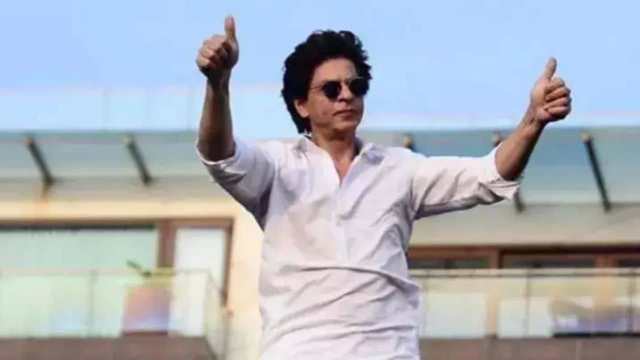 শাহরুখের সঙ্গে রাত কাটিয়ে কেমন অভিজ্ঞতা? মুখ খুললেন জনপ্রিয় অভিনেতা