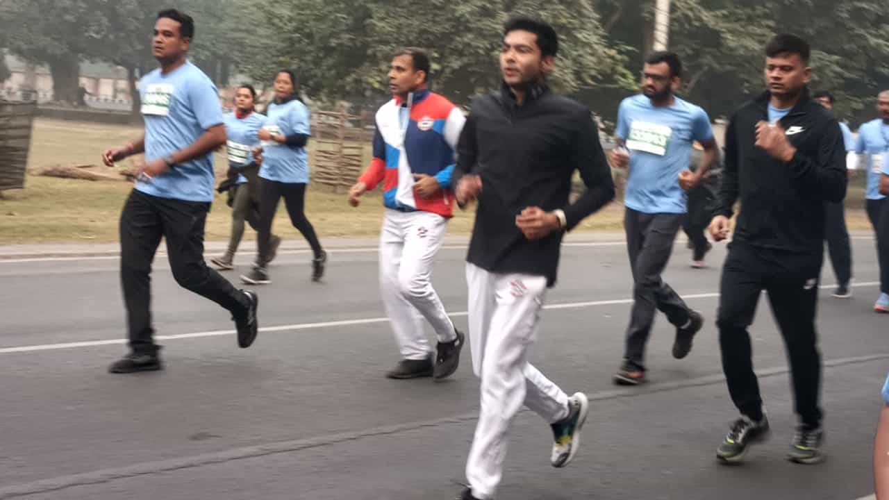 Kolkata Police: কলকাতা পুলিশ ম্যারাথনে বড় বিপর্যয়, ভেঙে পড়ল গেট, আহত অ্যাডিশনাল সিপি Kolkata Police: কলকাতা পুলিশ ম্যারাথনে বড় বিপর্যয়, ভেঙে পড়ল গেট, আহত অ্যাডিশনাল সিপি