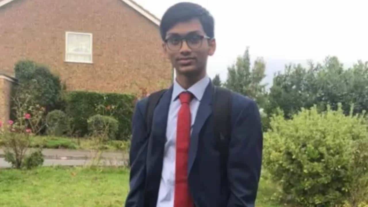 Indian Origin Man: ‘আমি তালিবান’, বন্ধুদের সঙ্গে ঠাট্টার মাসুল দিচ্ছেন ভারতীয় বংশোদ্ভূত Indian Origin Man: ‘আমি তালিবান’, বন্ধুদের সঙ্গে ঠাট্টার মাসুল দিচ্ছেন ভারতীয় বংশোদ্ভূত