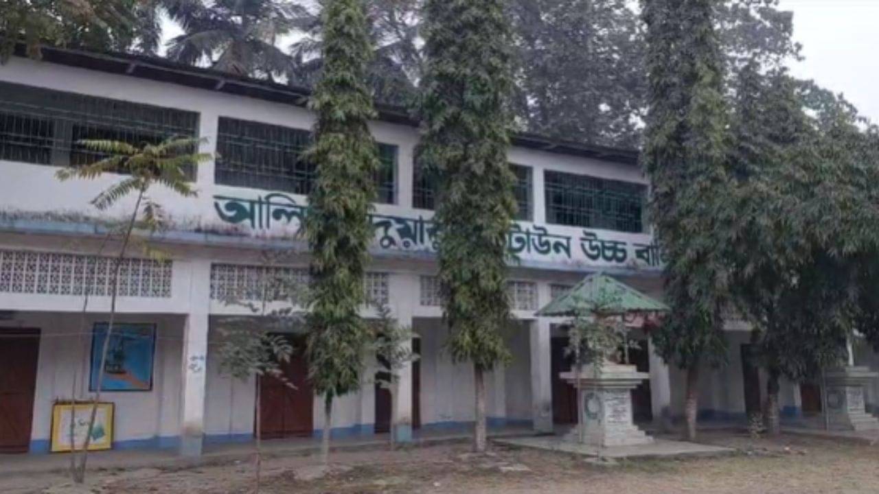 Alipurduar: এক ষষ্ঠ শ্রেণির ছাত্রীর কীভাবে এমনটা হতে পারে! ক্লাসে ঢুকে থ্ বনে গেলেন শিক্ষিকা, তারপরই হুলস্থূলকাণ্ড