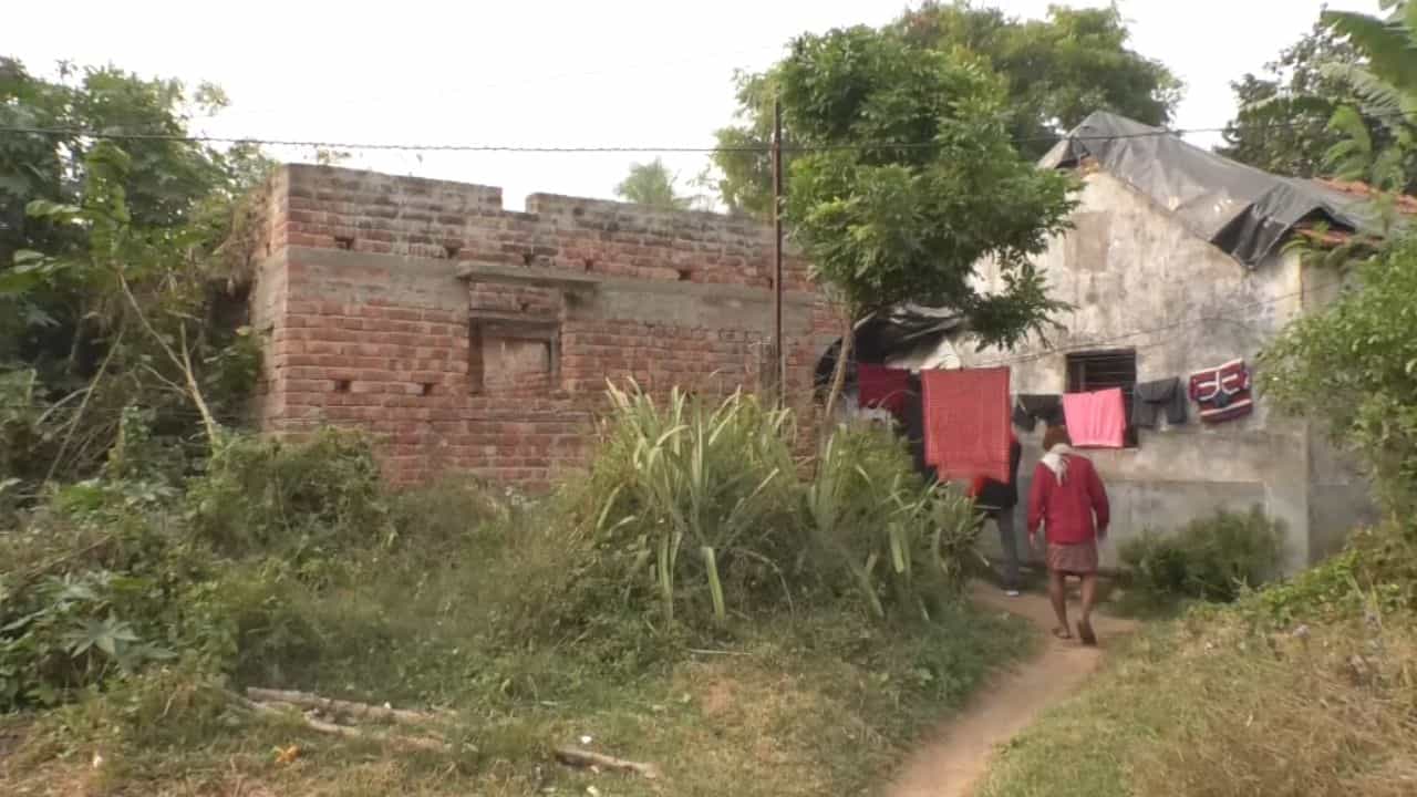 Awas Yojona: আবাসের সাহায্য নিয়েও মহা ফ্যাসাদে মমতা সরকার Awas Yojona: আবাসের সাহায্য নিয়েও মহা ফ্যাসাদে মমতা সরকার
