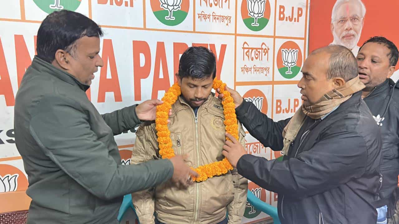 BJP leader: নেই তথ্য-প্রমাণ, নাবালিকা ধর্ষণ মামলায় বেকসুর খালাস বিজেপি নেতা BJP leader: নেই তথ্য-প্রমাণ, নাবালিকা ধর্ষণ মামলায় বেকসুর খালাস বিজেপি নেতা