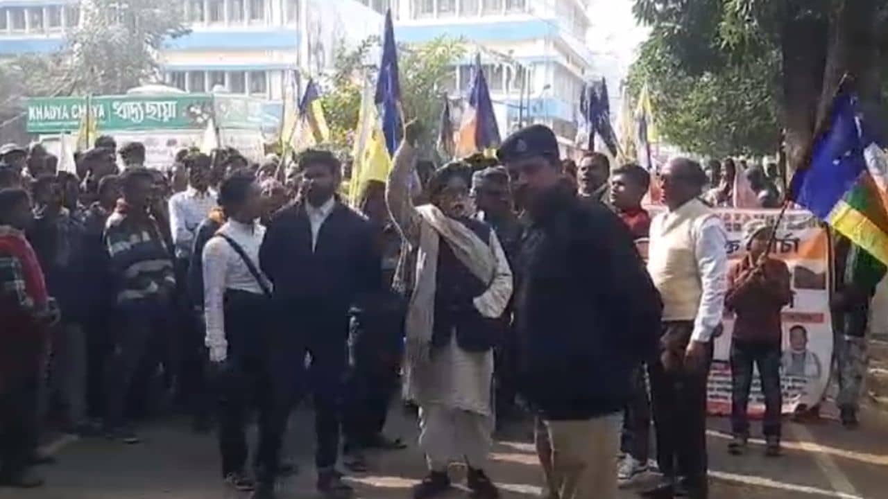 Bankura EVM: ব্যালট চাই, নয়ত ১৫ ইভিএম মেশিন ভাঙব, হুঁশিয়ারি ভারত মুক্তি মোর্চার