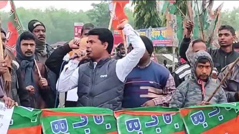 Bankura News: স্বনির্ভর গোষ্ঠীর অজান্তেই ৬৮ লক্ষ টাকার তছরুপ, অভিযুক্ত ম্যানেজার