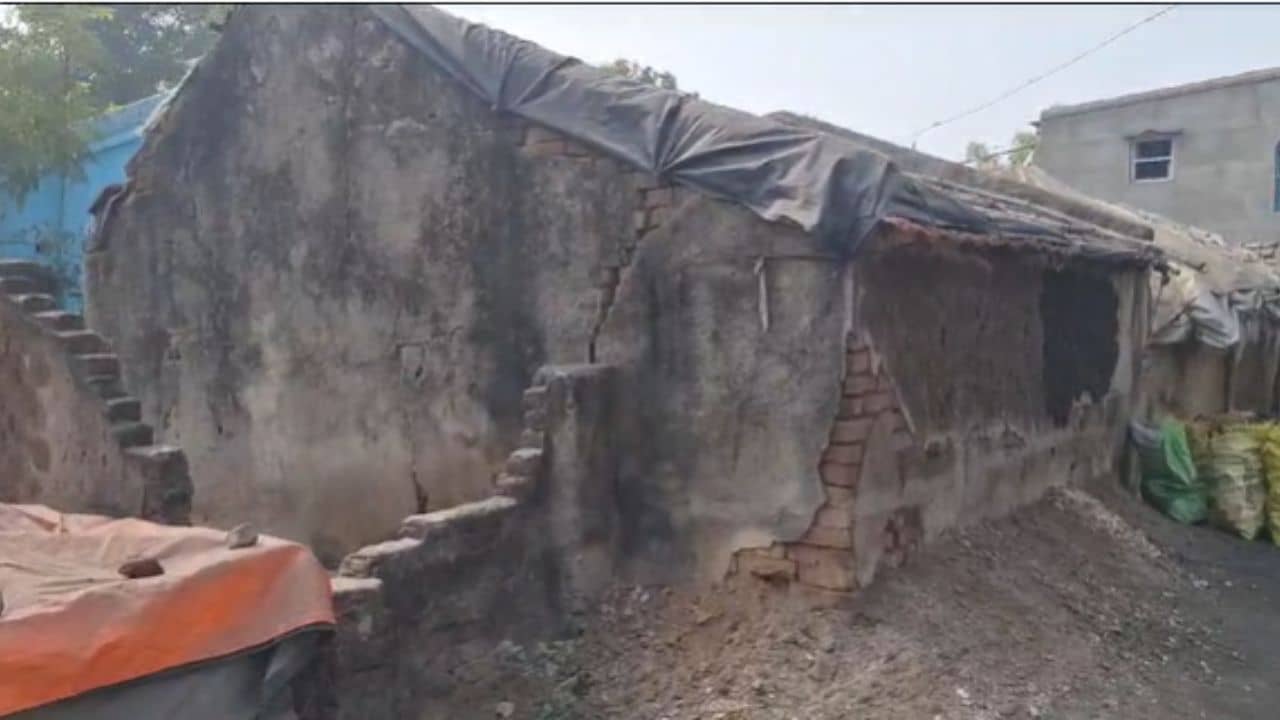 Bankura: ঘন ঘন বিস্ফোরণ, অভিঘাতে ফাটল ধরছে একের পর এক বাড়িতে! কী ঘটছে জঙ্গলমহল পার্শ্ববর্তী এলাকায়?
