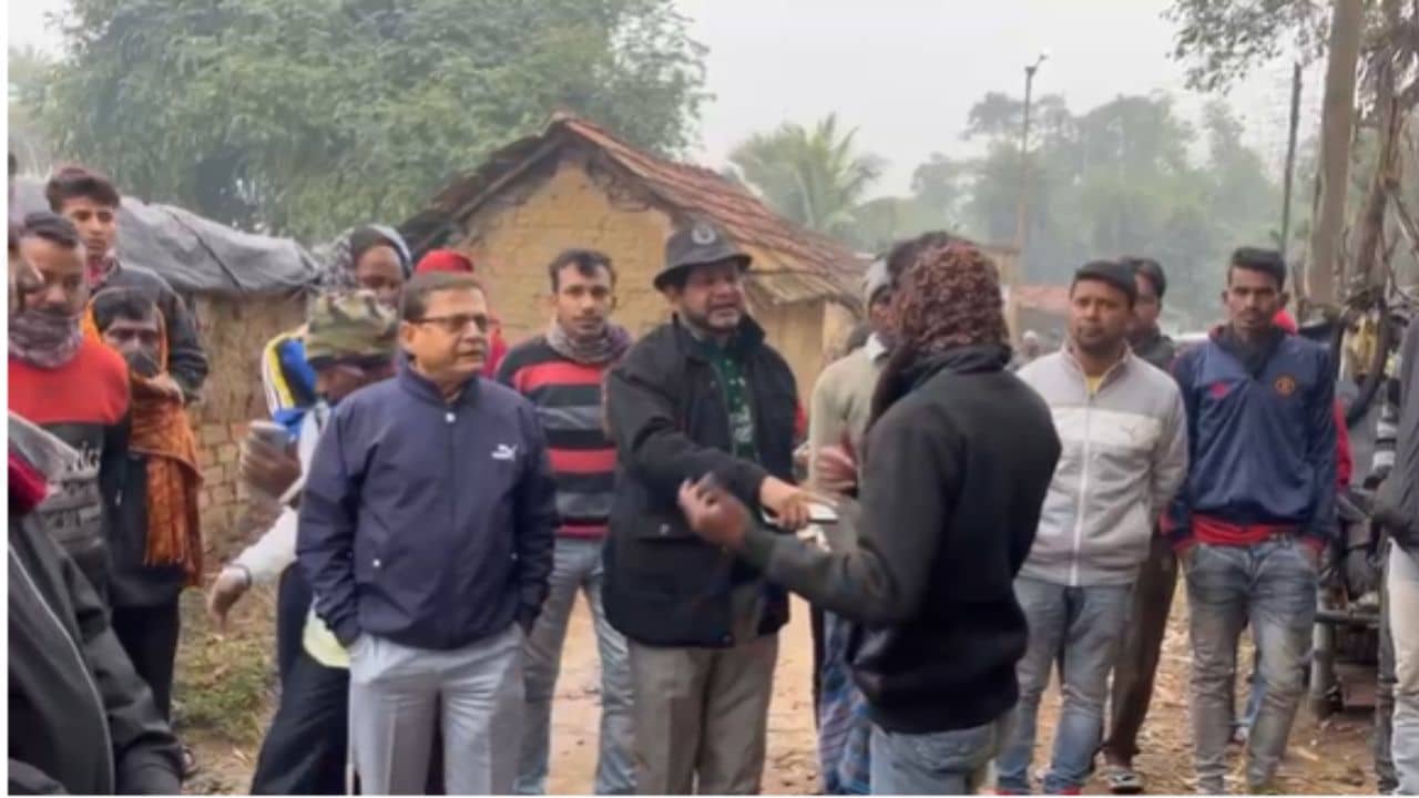 Bankura: মধ্যরাতে শৌচকর্মের সময়ে আচমকাই পিছন থেকে শূন্যে তুলে আছাড়, তরুণীকে হিঁচড়ে টেনে নিয়ে গেল ৩০ মিটার