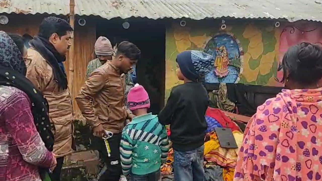 Bankura: যানজটে আটকে দমকলের গাড়ি, পুড়ে ছাই আস্ত বাড়ি, প্রশ্নের মুখে পুরসভার ভূমিকা Bankura: যানজটে আটকে দমকলের গাড়ি, পুড়ে ছাই আস্ত বাড়ি, প্রশ্নের মুখে পুরসভার ভূমিকা