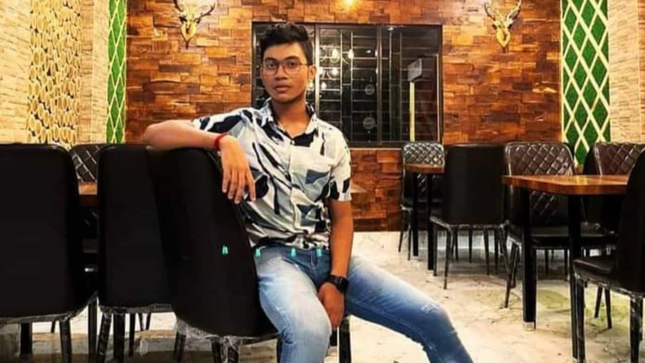 Bhatpara: শো চলাকালীনই স্টেজে লুটিয়ে পড়লেন, ভাটপাড়া উৎসবে নৃত্যশিল্পীর রহস্যজনক মৃত্যু Bhatpara: শো চলাকালীনই স্টেজে লুটিয়ে পড়লেন, ভাটপাড়া উৎসবে নৃত্যশিল্পীর রহস্যজনক মৃত্যু