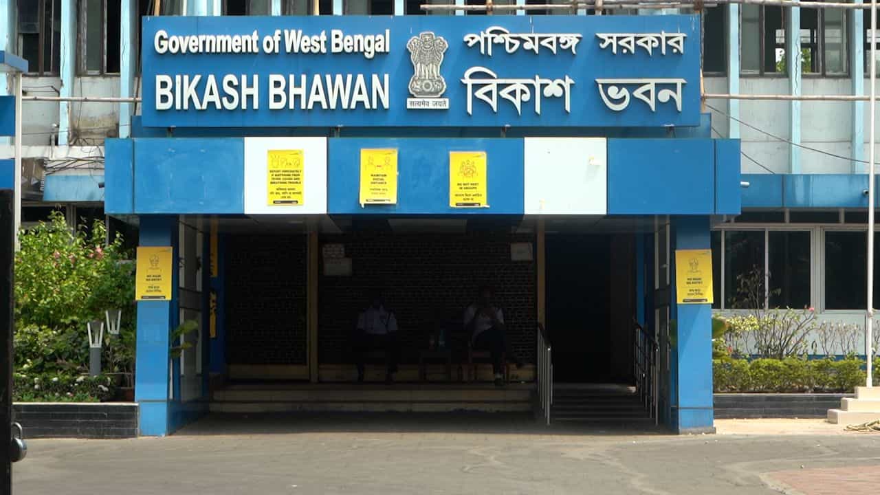 Recruitment Scam: 'মারাত্মক অভিযোগ', SSC-র আরও এক কর্তাকে সরিয়ে দিল রাজ্য সরকার Recruitment Scam: 'মারাত্মক অভিযোগ', SSC-র আরও এক কর্তাকে সরিয়ে দিল রাজ্য সরকার