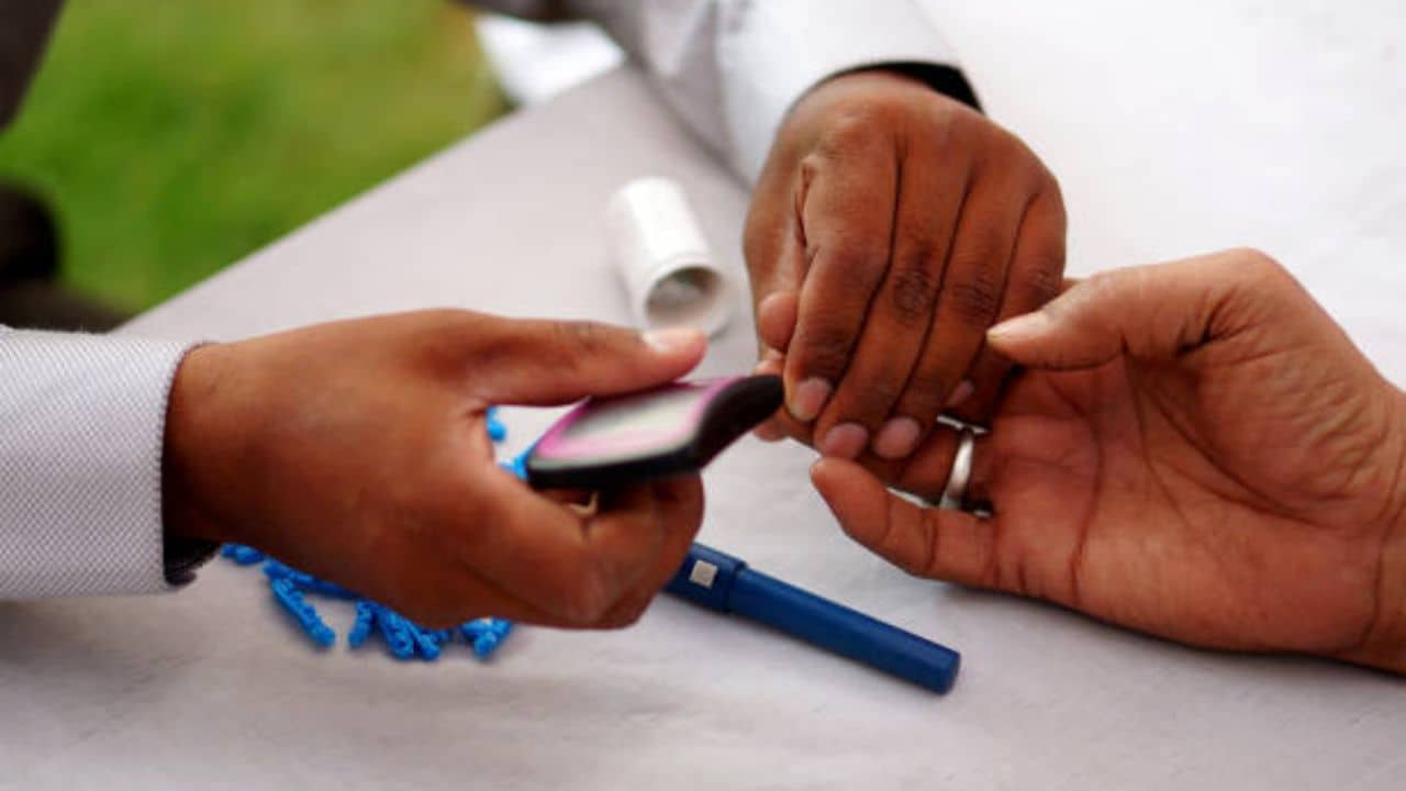 Best Foods For Diabetic: লাগবে না ওষুধ, রান্নাঘরে থাকা এই ১০ খাবারেই সুগার পিছু হঠবে