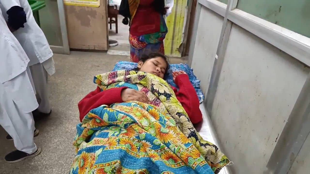 Canning: ভয়াবহ! বাঁশ-লাঠি নিয়ে রাতে বাড়িতে ঢোকে ৫০-৬০ জন, তারপর নাবালিকার সঙ্গে ঘরে যা হল...