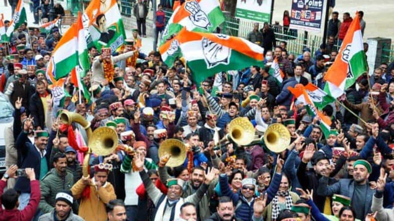Congress MLA: ‘লোকসভায় কংগ্রেসকে ভোট না দিলে...’, ভয়াবহ পরিণতির হুমকি বিধায়কের Congress MLA: ‘লোকসভায় কংগ্রেসকে ভোট না দিলে...’, ভয়াবহ পরিণতির হুমকি বিধায়কের