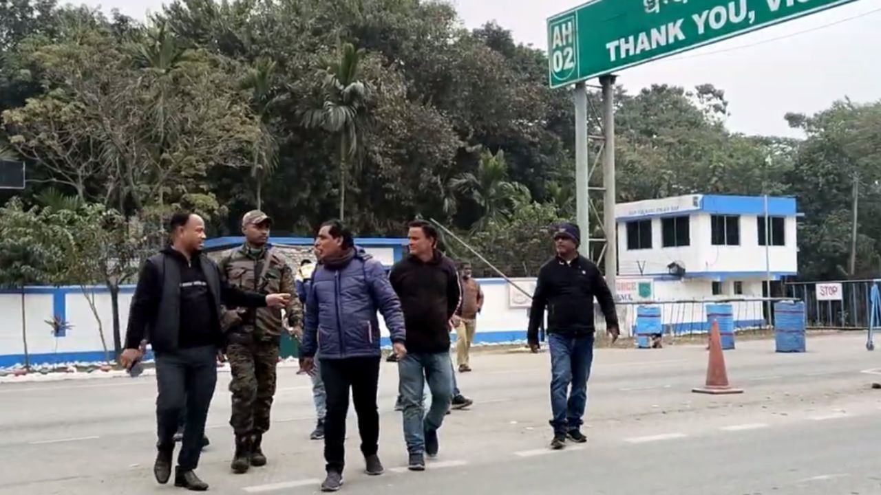 Jalpaiguri: এই প্রথম কোনও সরকারি আধিকারিকের মুখ দেখলেন গ্রামবাসীরা