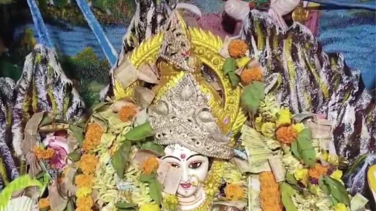 Chandipur Thieft: গঙ্গা প্রতিমার মন্দির থেকে চুরি গহনা, চোরেরা নিয়ে গেল প্রণামী বাক্সও Chandipur Thieft: গঙ্গা প্রতিমার মন্দির থেকে চুরি গহনা, চোরেরা নিয়ে গেল প্রণামী বাক্সও
