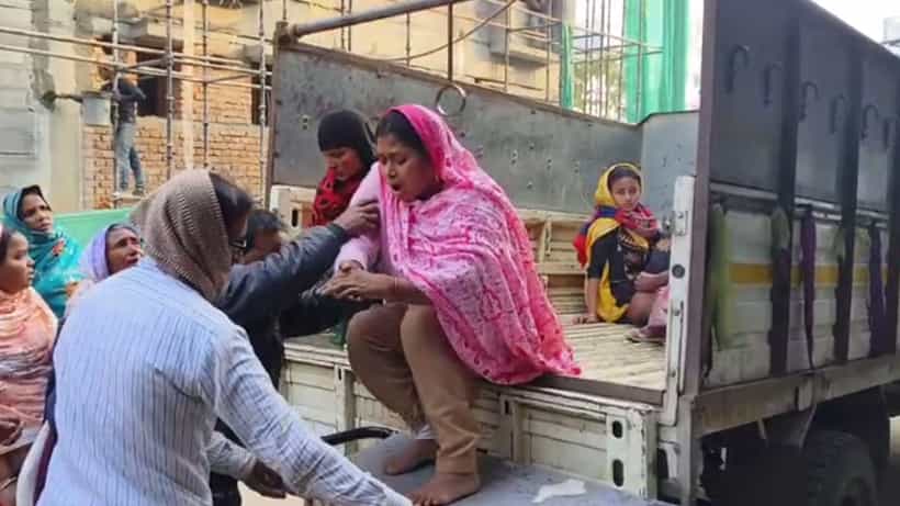Road Accident: নিয়ন্ত্রণ হারিয়ে ডাম্পারে ধাক্কা,বাসের মধ্যে মৃত্যু মহিলা ও তাঁর শিশুর