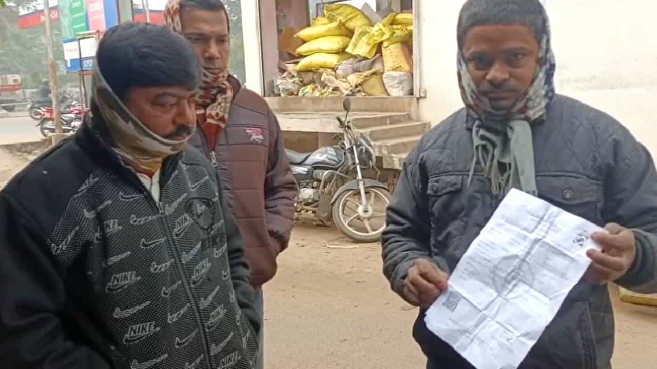 Paschim Medinipur: চলে গেল বাবা, জীবিত ছেলের নামে এল ডেথ সার্টিফিকেট, কাঠগড়ায় মেডিক্যাল কলেজ Paschim Medinipur: চলে গেল বাবা, জীবিত ছেলের নামে এল ডেথ সার্টিফিকেট, কাঠগড়ায় মেডিক্যাল কলেজ