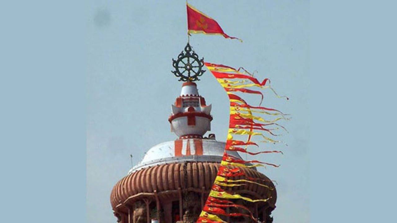 Dhwaj Stambh: পুরীর মন্দিরের ধ্বজা কী জানেন? গেরুয়া রঙের পতাকাই কেন মন্দিরে ব্যবহার করা হয়, জানুন