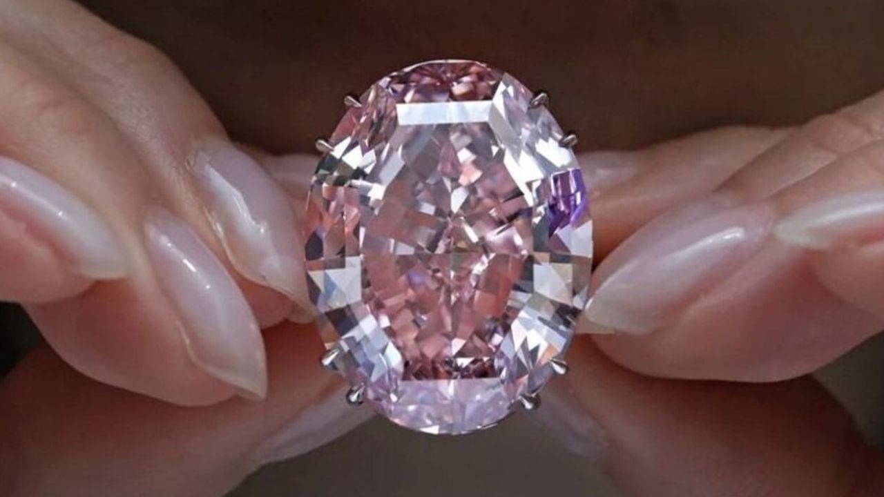 Diamond: অবাধ প্রবেশ এই হিরের খনিতে, যা তুলতে পারবেন, সব আপনার... Diamond: অবাধ প্রবেশ এই হিরের খনিতে, যা তুলতে পারবেন, সব আপনার...
