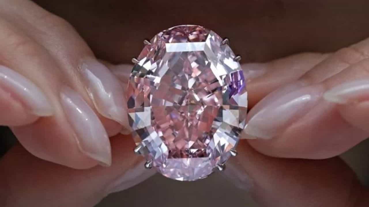 Diamond: অবাধ প্রবেশ এই হিরের খনিতে, যা তুলতে পারবেন, সব আপনার... Diamond: অবাধ প্রবেশ এই হিরের খনিতে, যা তুলতে পারবেন, সব আপনার...
