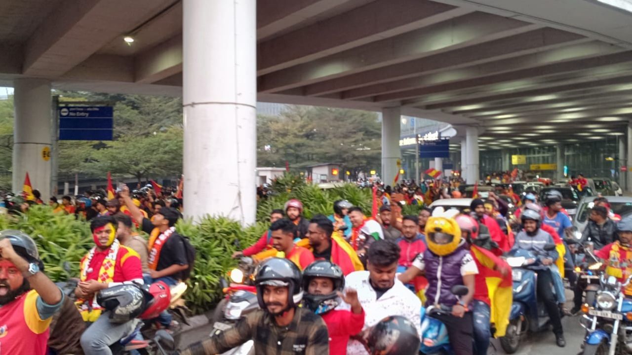 East Bengal supporters at Airport