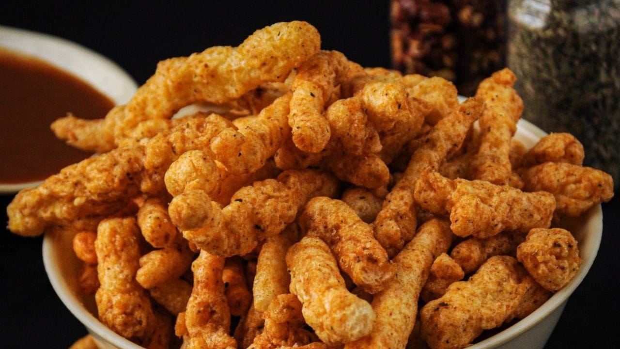 ডাল সেদ্ধ, ডালের বড়া গরম ভাতে এসব খেতে বেশ লাগে। আবার ডালের মধ্যে সবজি দিয়ে অনেক রকম তরকারিও বানানো হয়। আজ রইল দারুণ স্বাদের একটি রেসিপি। এই রেসিপি গরম ভাতে যেমন খেতে ভাল লাগবে তেমনই চা-কফির সঙ্গেও দুর্দান্ত লাগবে 