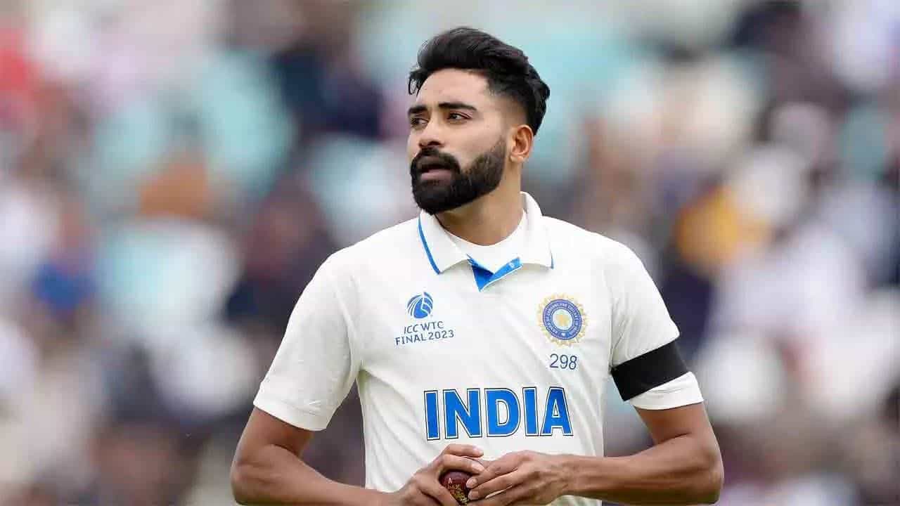 Mohammed Siraj: ঘরের মাঠে প্রথম টেস্টে নামার আগে বাবাকে মনে পড়ছে সিরাজের Mohammed Siraj: ঘরের মাঠে প্রথম টেস্টে নামার আগে বাবাকে মনে পড়ছে সিরাজের
