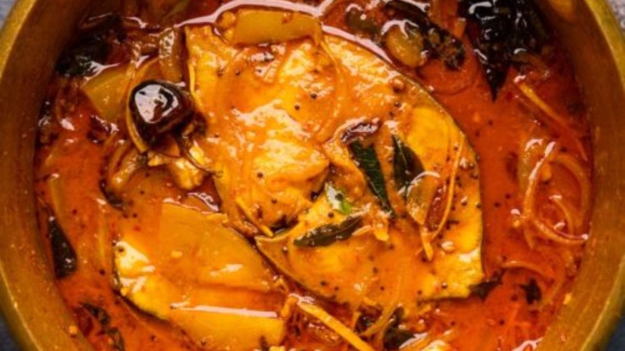 Bengali style fish curry: শুক্রবারের শুরুতে ভাতের সঙ্গে একটা স্পেশ্যাল ...
