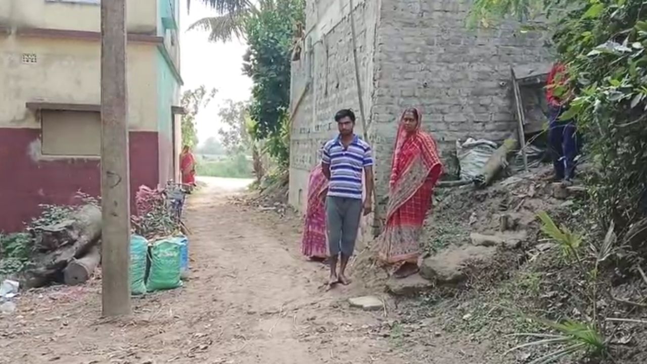 Medinipur: কাপড় মেলতে গিয়ে পেট ফুঁড়ে বেরিয়ে এল নাড়িভুড়ি! বিস্ময়কর ঘটনার সাক্ষী ঘাটাল