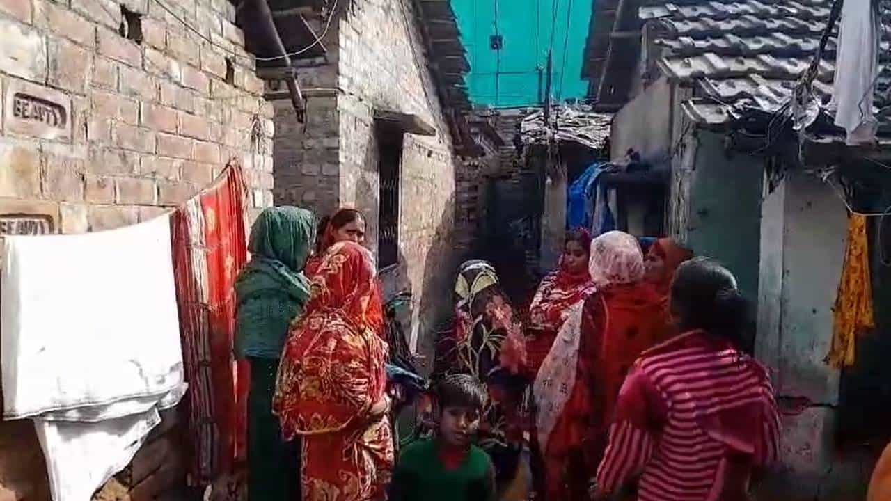 Howrah Murder: পারিবারিক অশান্তির মধ্যে বাড়ির লোকের হাতেই খুন বৃদ্ধা, শোরগোল আন্দুলে Howrah Murder: পারিবারিক অশান্তির মধ্যে বাড়ির লোকের হাতেই খুন বৃদ্ধা, শোরগোল আন্দুলে