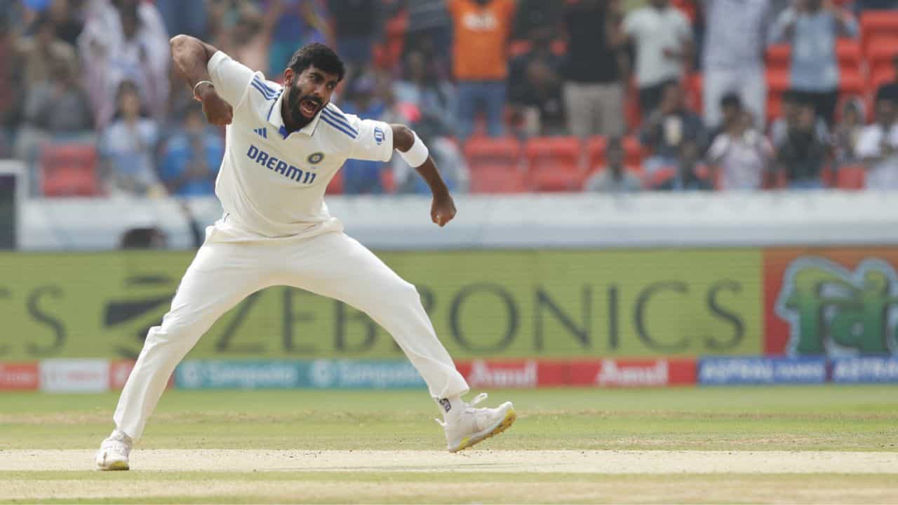 Jasprit Bumrah: DRS নিতে রাজি হননি রোহিত, পরমুহূর্তেই স্টাম্প ওড়ালেন বুমরা Jasprit Bumrah: DRS নিতে রাজি হননি রোহিত, পরমুহূর্তেই স্টাম্প ওড়ালেন বুমরা